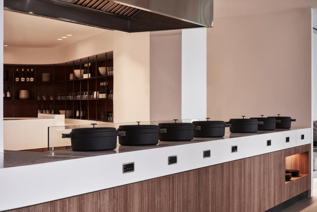 Orama Hotel & Spa Fira  Ngoại thất bức ảnh A row of hot plates