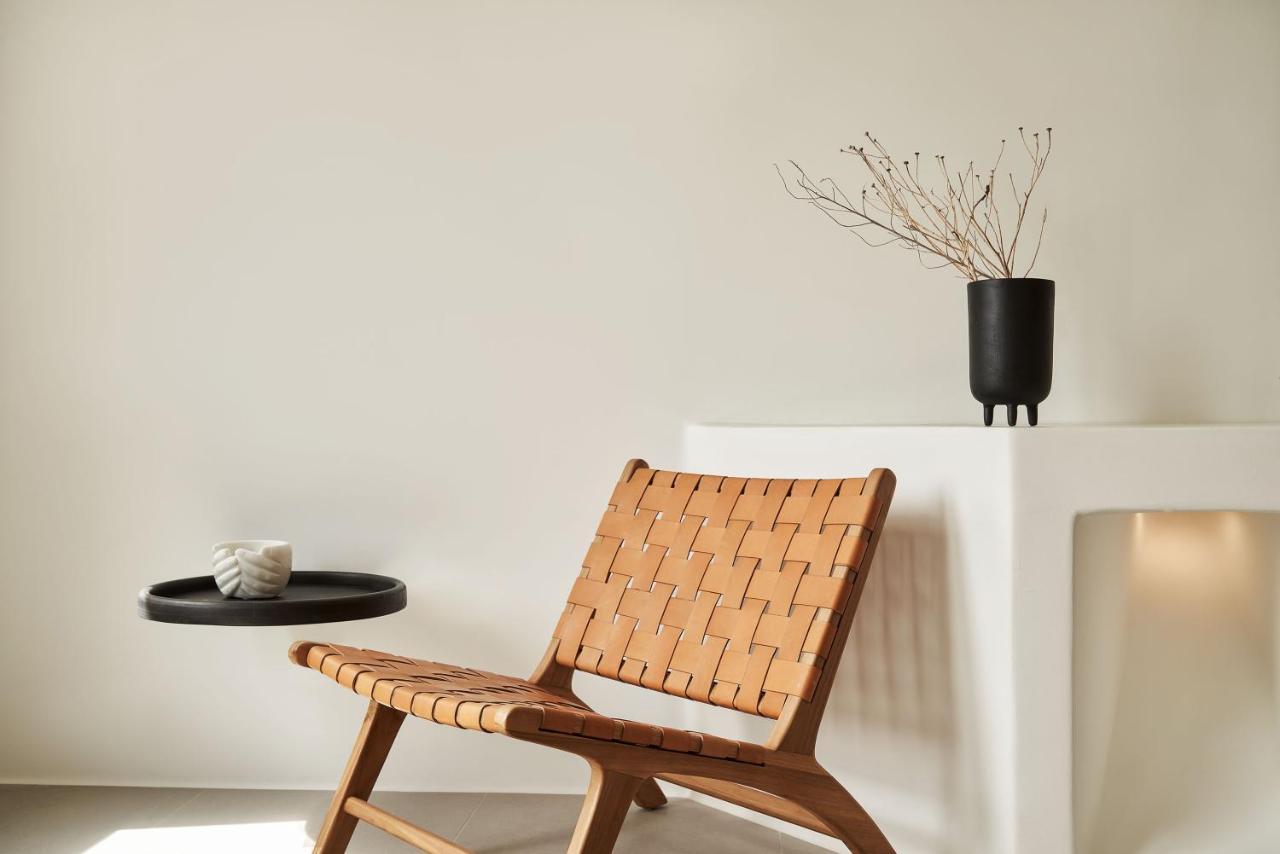 Orama Hotel & Spa Fira  Ngoại thất bức ảnh A chair with a woven seat
