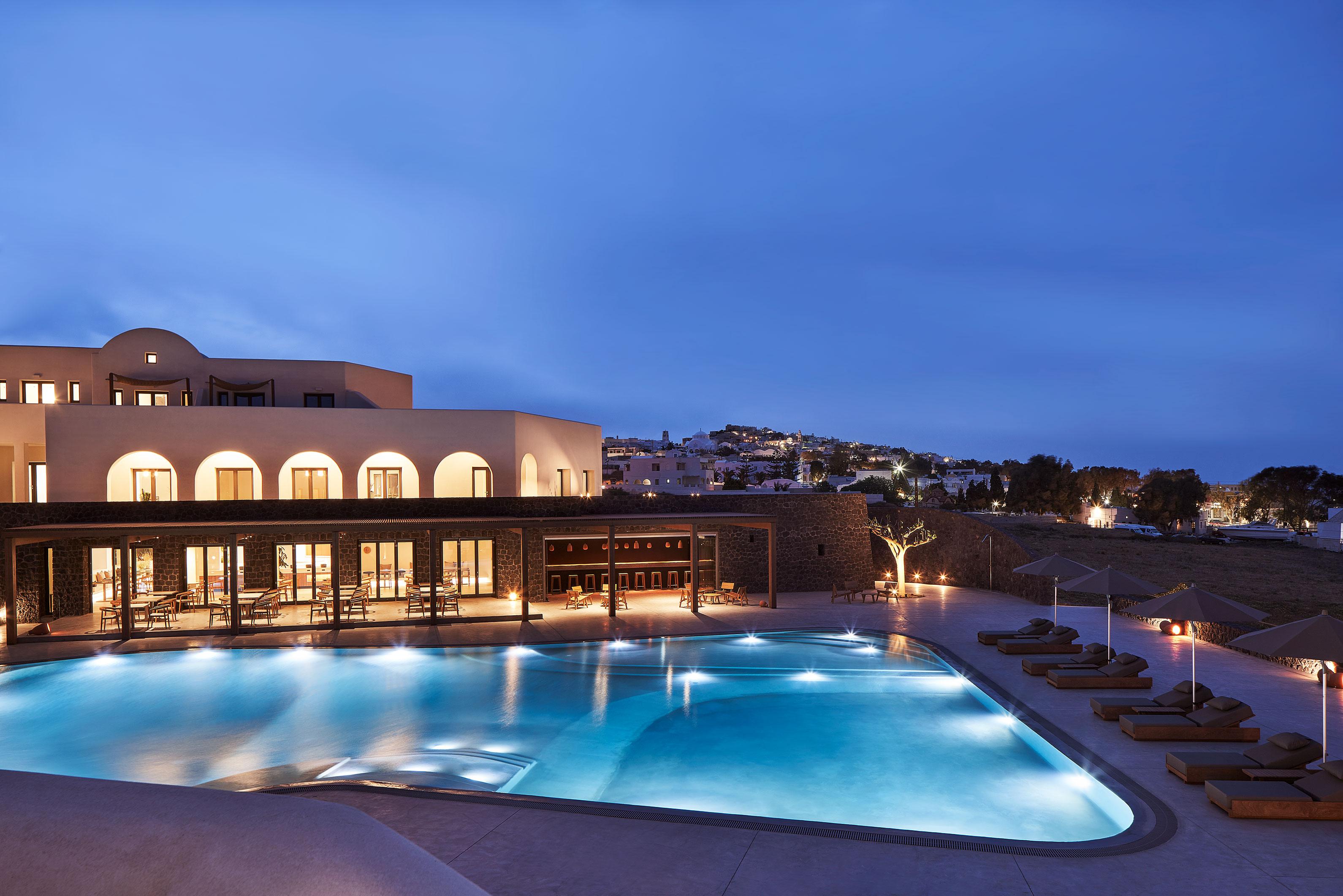 Orama Hotel & Spa Fira  Ngoại thất bức ảnh The resort at night