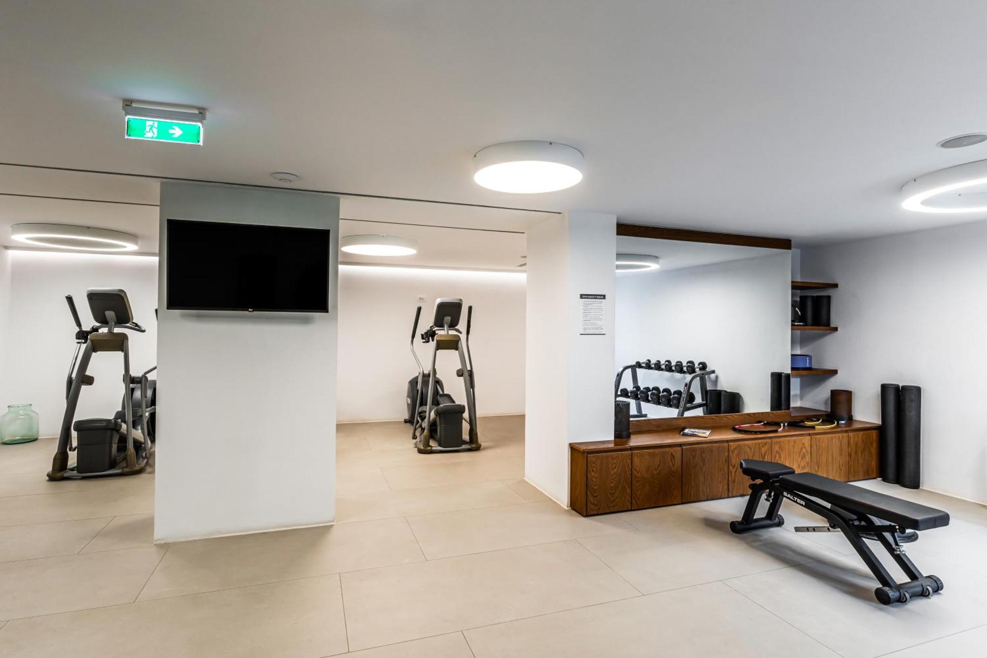Orama Hotel & Spa Fira  Ngoại thất bức ảnh The gym at the hotel